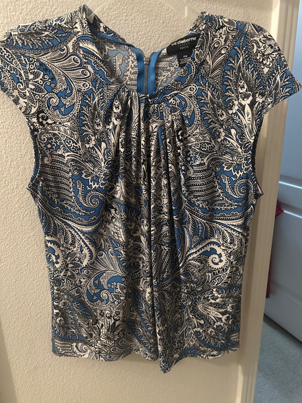 Liz Claiborne Blue and White Paisley Cap-Sleeve Top